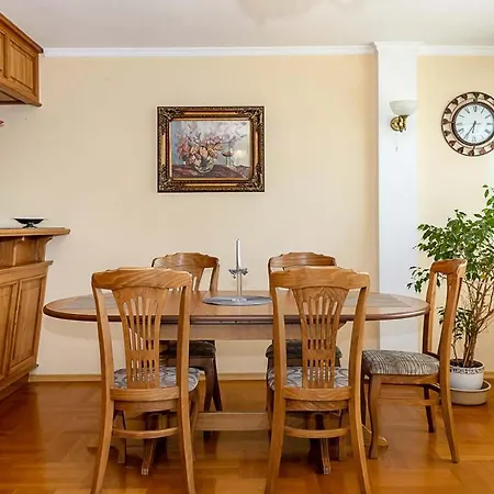 Spacious 2br At Red Square By Flat Manаger Warna