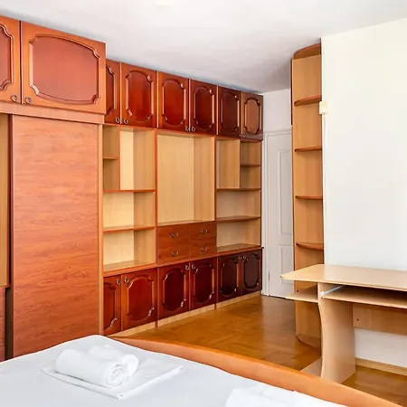 Spacious 2br At Red Square By Flat Manаger Warna